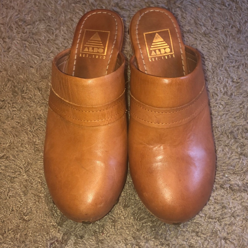 Leather brown clogs size 6US